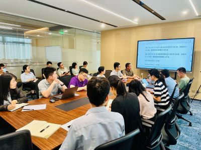 心有所畏，，，方能言有所戒、行有所止——尊龙凯时人生就是搏医药组织第二期“法随我行”系列宣讲活动